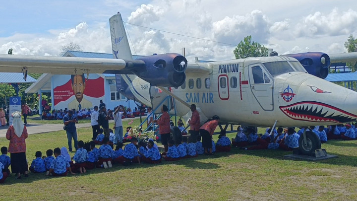 Keren! Pesawat Disulap Jadi Perpustakaan Pertama di Papua