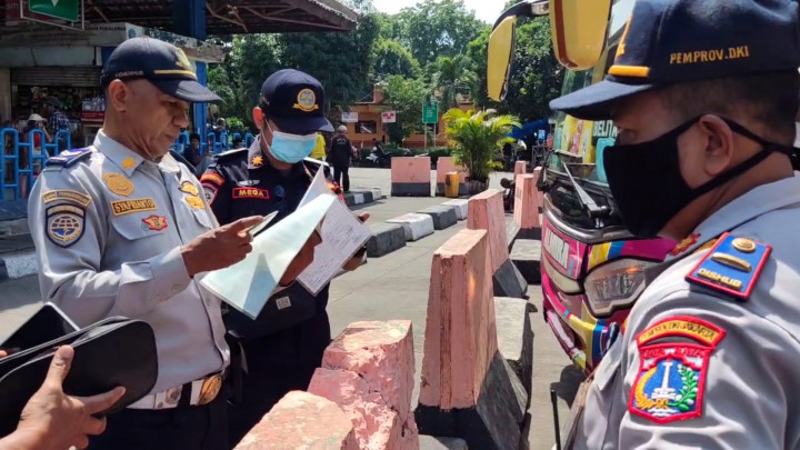 Jelang Nataru, Dishub DKI Uji Kelayakan Bus di Terminal Kampung Rambutan