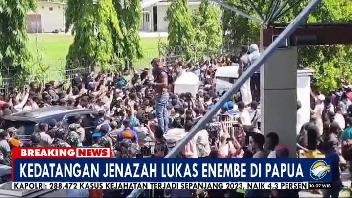Jenazah Mantan Gubernur Papua Lukas Enembe Tiba di Jayapura