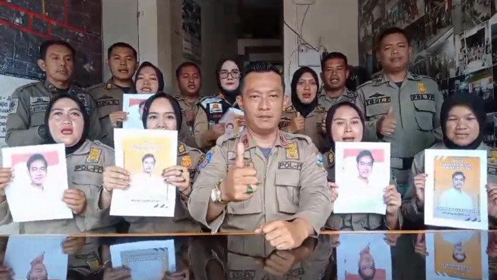 Viral! Anggota Satpol PP Garut Beri Dukungan ke Cawapres Gibran