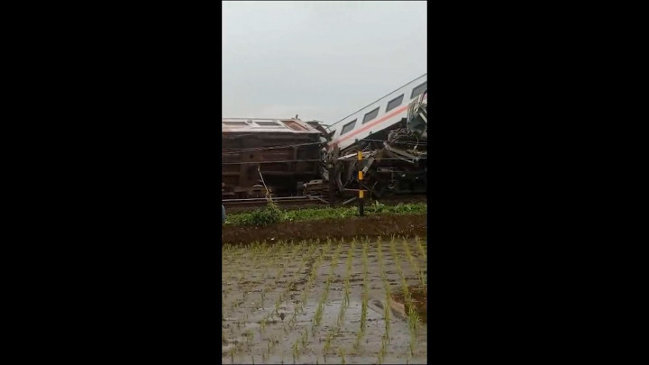 Detik-detik Suasana Kepanikan Penumpang KA Turangga dengan KA Bandung Raya