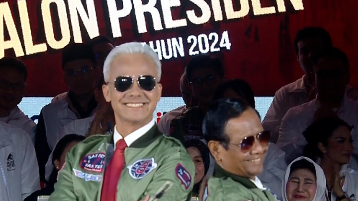 Debat Ketiga Pilpres, Ganjar-Mahfud Pakai Jaket Bomber ala 'Top Gun'
