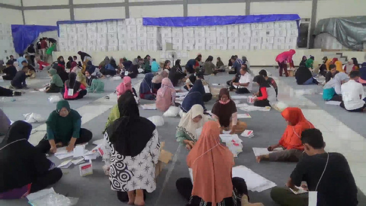 KPU Kendal Temukan 1.101 Surat Suara Rusak di Hari Pertama Penyortiran