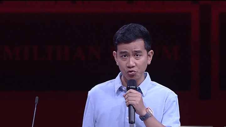 Sampaikan Visi Misi, Gibran Maju Keluar Dari Podium
