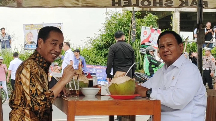 Momen Presiden Jokowi Makan Bakso Bareng Prabowo