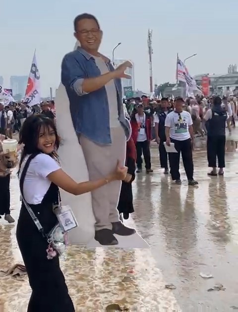 Beragam Suara Masyarakat Melalui Spanduk di Kampanye Akbar AMIN