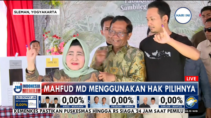 Momen Mahfud MD dan Istri Nyoblos di TPS 106 Maguwoharjo