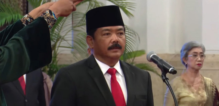 Gantikan Mahfud MD, Jokowi Resmi Lantik Hadi Tjahjanto Sebagai Menko Polhukam