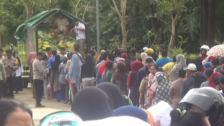 Harga Beras Mahal, Warga Lubuklinggau Serbu Beras Bulog