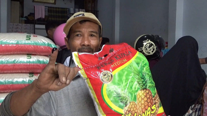 Antisipasi Spekulan, Warga di Majene Harus Celup Jari di Tinta Usai Beli Beras
