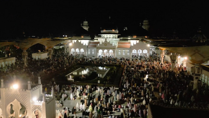 Salat Tarawih Perdana di Masjid Raya Baiturrahman Membludak