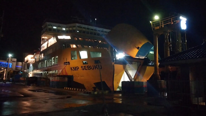 Cuaca Ekstrem, Hujan Badai Terjang Pelabuhan Merak Banten