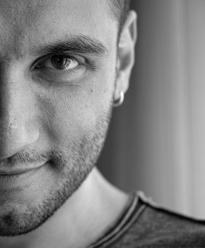 Catat Bro! 4 Tanda Penuaan Kulit yang Sering Muncul pada Pria