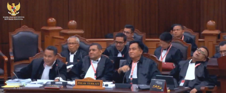 Panas! Hotman Paris dan Ketua MK Debat Karena Pertanyaan Tak Dijawab