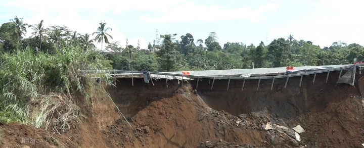 Ruas Tol Bocimi Longsor, 3 Kendaraan Alami Kecelakaan