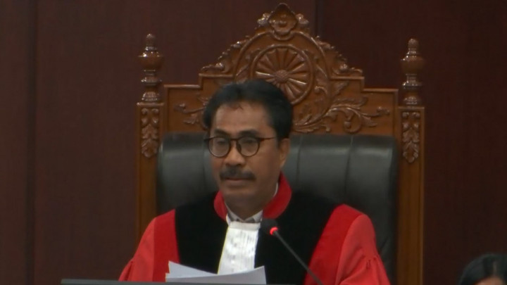 Soal Pembagian Bansos, Hakim MK ke Mensos Risma: Perannya Sangat Minimalis Ini