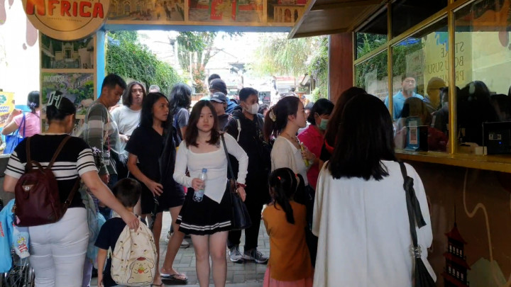 Libur Lebaran, Ribuan Wisatawan Jabodetabek Padati Objek Wisata di Lembang