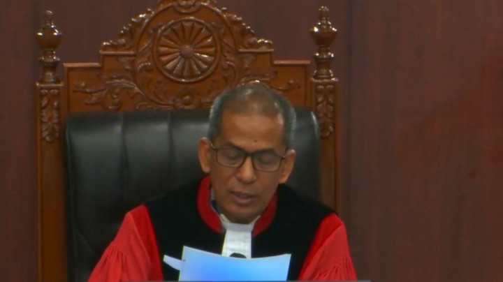 Sampaikan Dissenting Opinion, Saldi Isra Keberatan Soal Bansos & Penyalahgunaan Kekuasaan