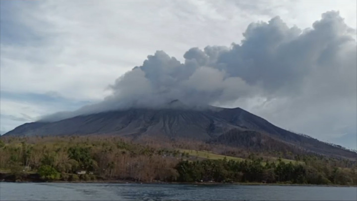 Status Gunung Ruang Turun ke Level III Siaga