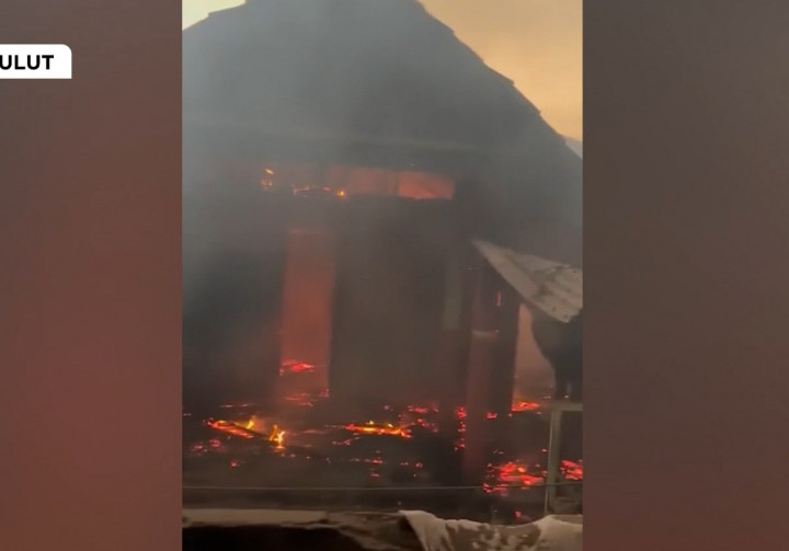 Imbas Erupsi Gunung Ruang, Rumah Dinas SMPN 1 Tagulandang Terbakar