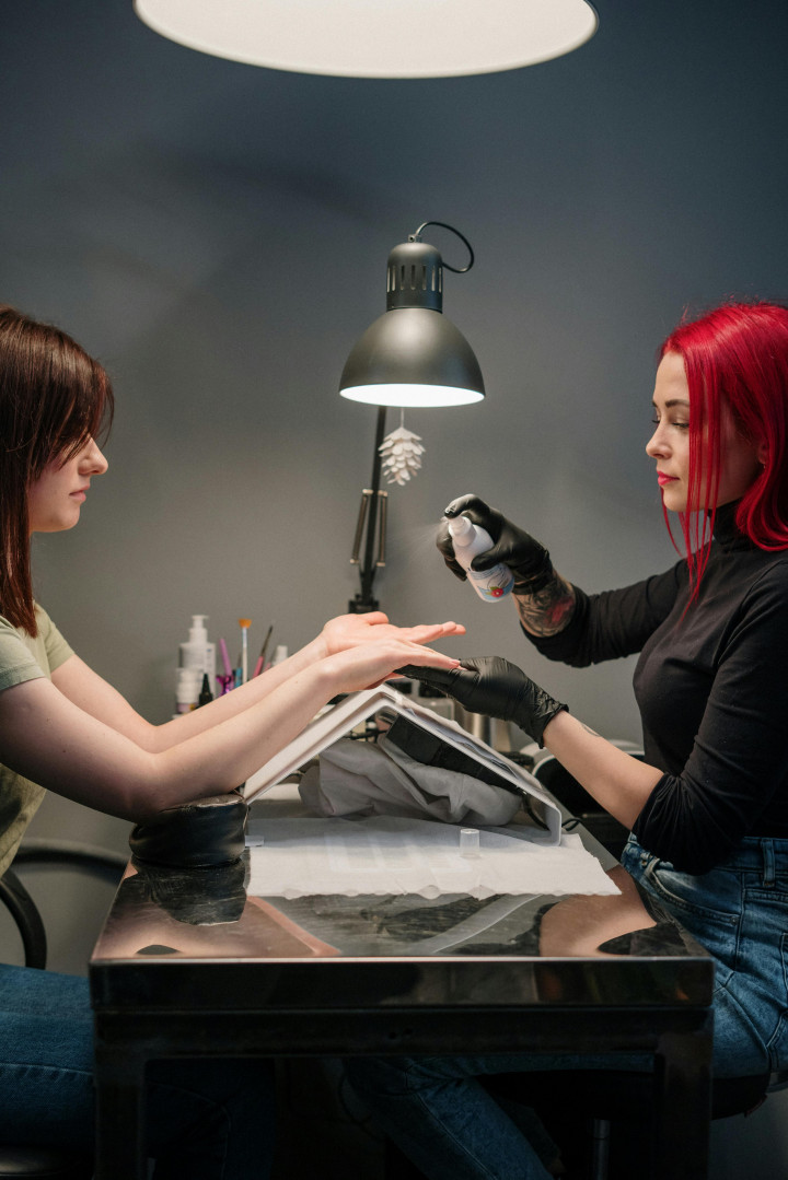 6 Cara agar Kuku Akrilikmu Tetap Cantik dan Tahan Lama