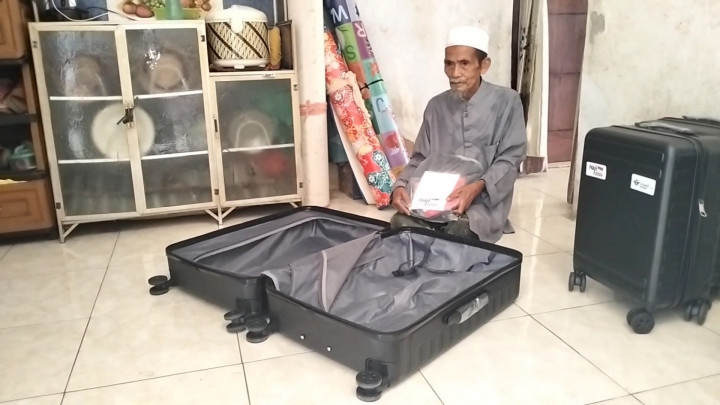 10 Tahun Nabung dari Hasil Tani, Calon Haji Tertua Asal Lebak Berangkat Tahun Ini