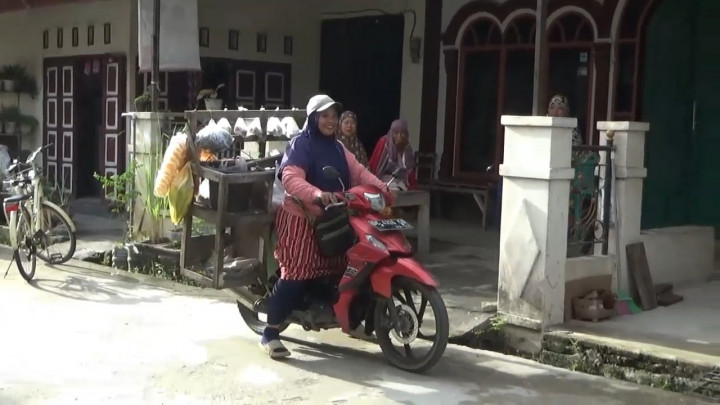 12 Tahun Menabung, Pedagang Sayur Keliling di Polman Berangkat Haji
