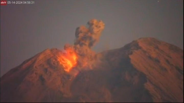 Alami Letusan Erupsi, Gunung Semeru Muntahkan Abu Vulkanik Setinggi 600 Meter