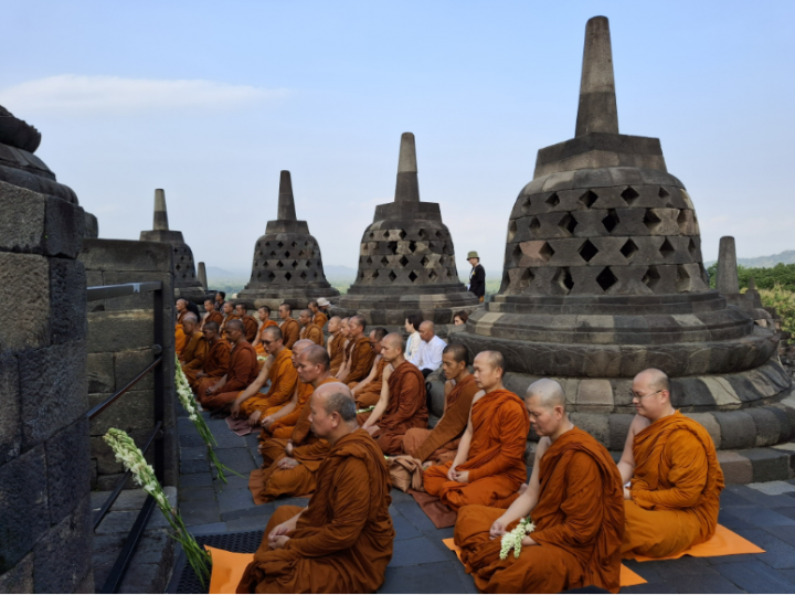 40 Biksu Thudong 2024 Tiba di Candi Borbudur