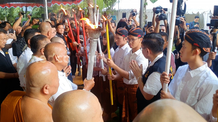 Api Dharma Waisak 2568 B.E Tahun 2024 Disemayamkan di Candi Mendut