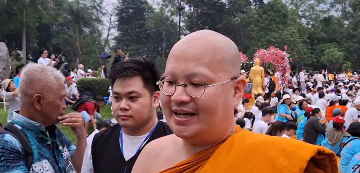 Candi Borobudur Bergema dengan Ritual Pradaksina Memperingati Waisak 2568
