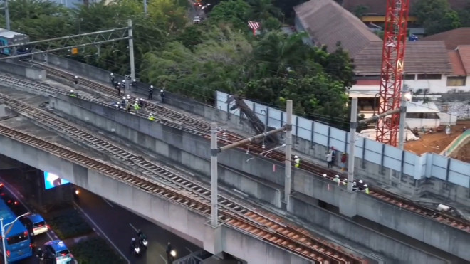 MRT Jakarta Kembali Beroperasi Normal Pasca Insiden Besi Jatuh