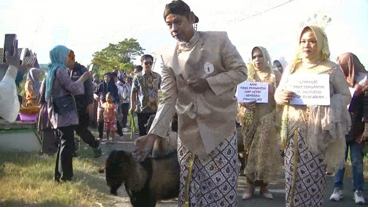 4 Pasang Pengantin Nikah Bareng di Bantul, Maharnya Kepala Kambing!