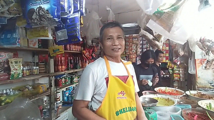 Bumbu Giling Laris Manis, Emak-Emak Rela Antri Berjam-jam