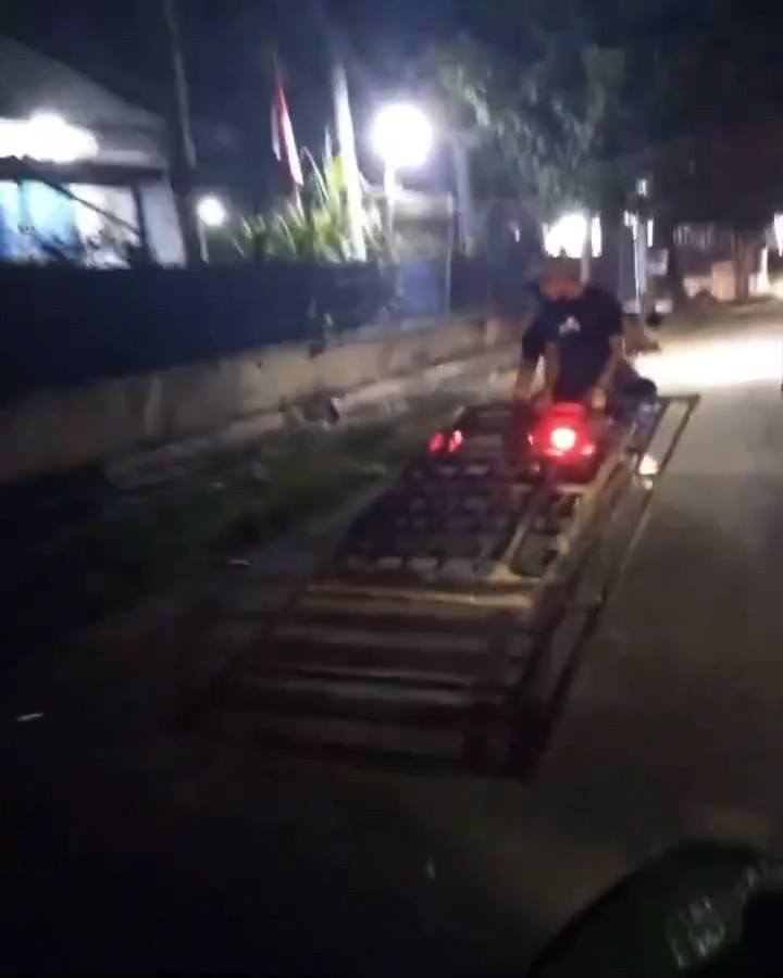 Vendor Lentera Festival Jadi Korban, Properti Dirusak dan Dijarah Penonton