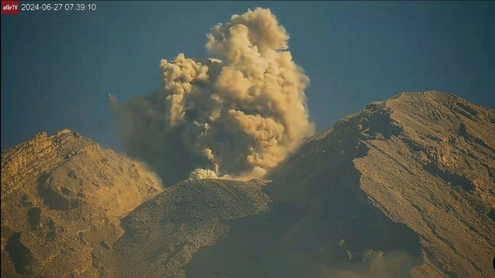 Gunung Semeru Erupsi, Tinggi Kolom Asap Letusan Capai 1.000 Meter