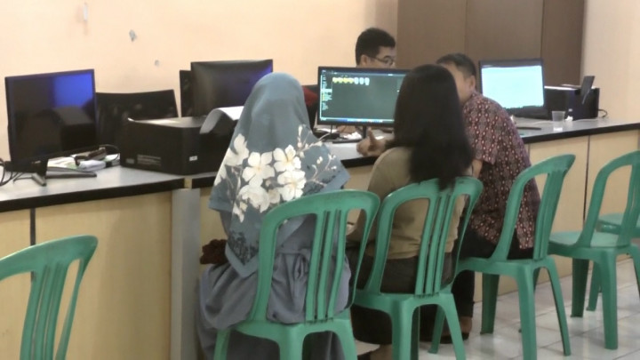 Server PPDB 'Down', Orang Tua Murid Datangi Sekolah