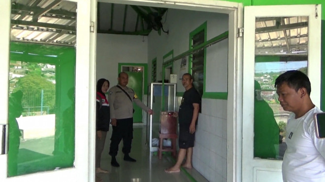 Aksi Pencurian Uang Kotak Amal Mushola Terekam CCTV