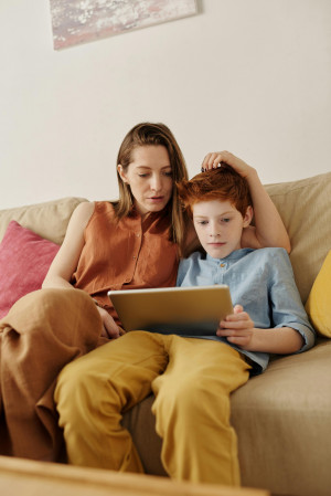 Ini 5 cara Mengatasi Kecanduan Gadget pada Anak
