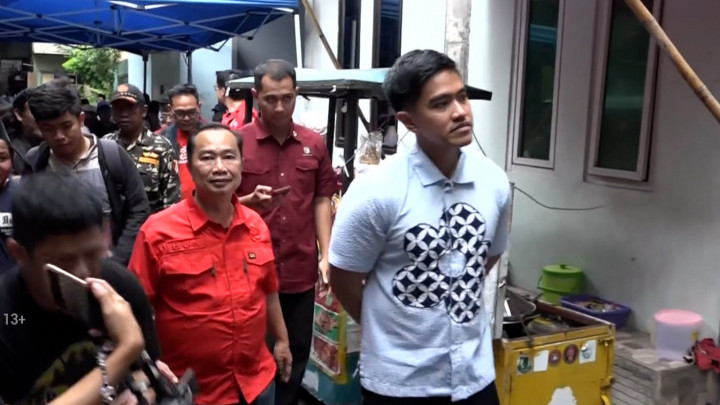 Kaesang Sambangi Relawan Jokowi Saat Blusukan di Tanjung Priok