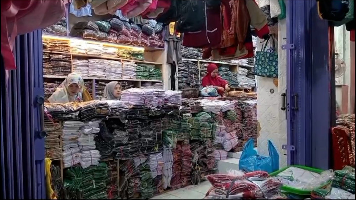 Jelang Tahun Ajaran Baru, Penjualan Seragam Sekolah di Jambi Meningkat