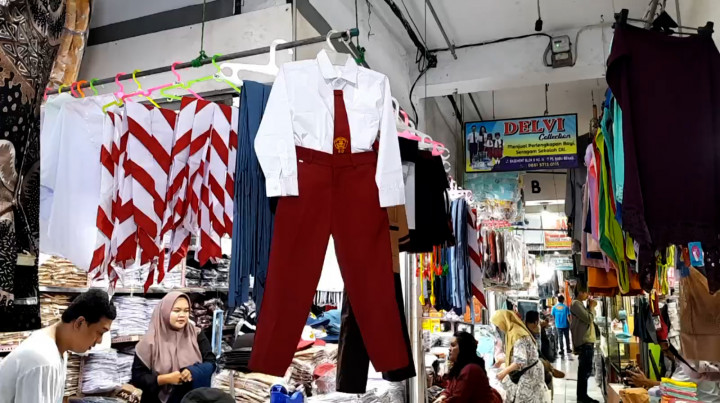 Tahun Ajaran Baru, Omzet Penjualan Seragam Sekolah Meningkat 80 Persen
