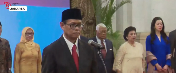 Jokowi Resmi Lantik Yuliot Tanjung Jadi Wakil Menteri Investasi