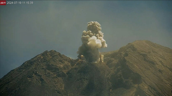 Gunung Semeru Alami Erupsi hingga 1000 Meter, BPBD: Waspada Hujan Abu