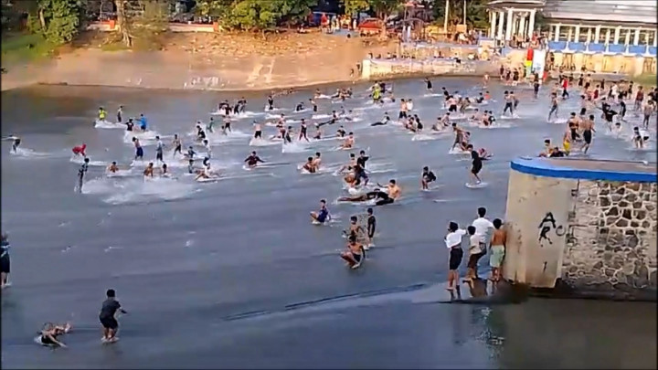 Dianggap Berbahaya, Perosotan Bendungan Pleret Semarang Ditutup