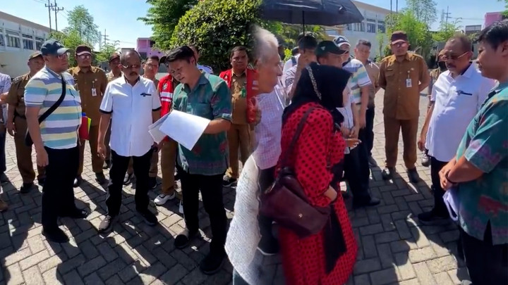 Tolak Bayar Iuran RW, Warga Tutup Akses Jalan ke SMP Swasta di Surabaya