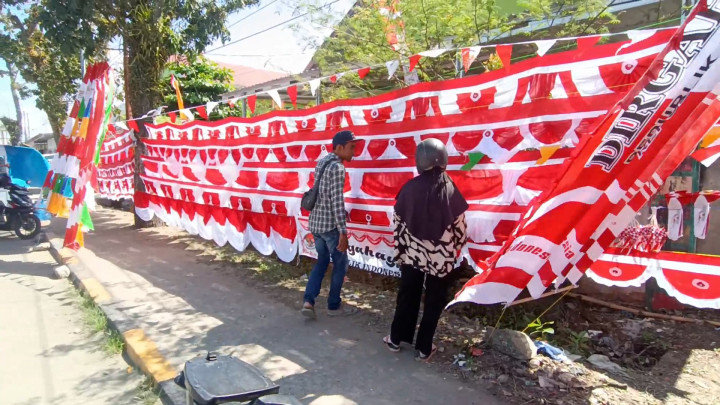 Jelang HUT RI, Pedagang Pernak-pernik Agustusan Meraup Berkah