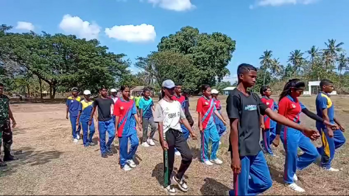 Paskibraka di Sikka Latihan Ditengah Hujan Abu Gunung Lewotobi Laki-laki