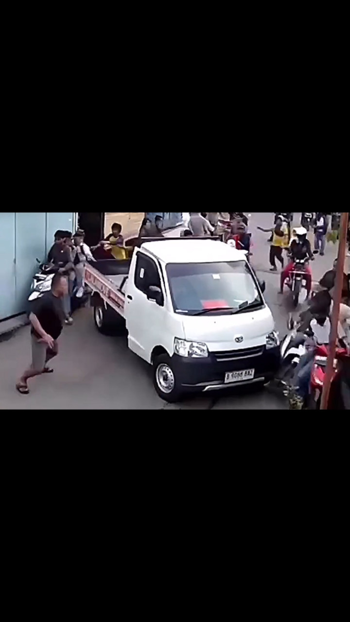Sopir Pickup Hadang Pelaku Pembacokan Siswa SMA di Jakarta Barat