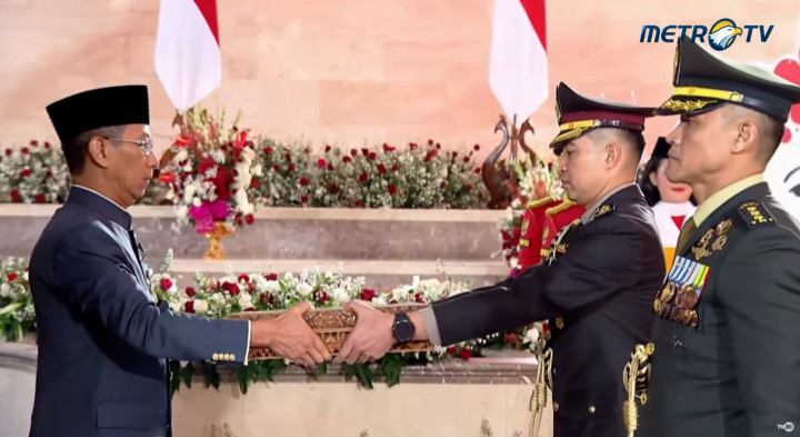 Prosesi Penyerahan Bendera Pusaka dan Teks Proklamasi di Monas